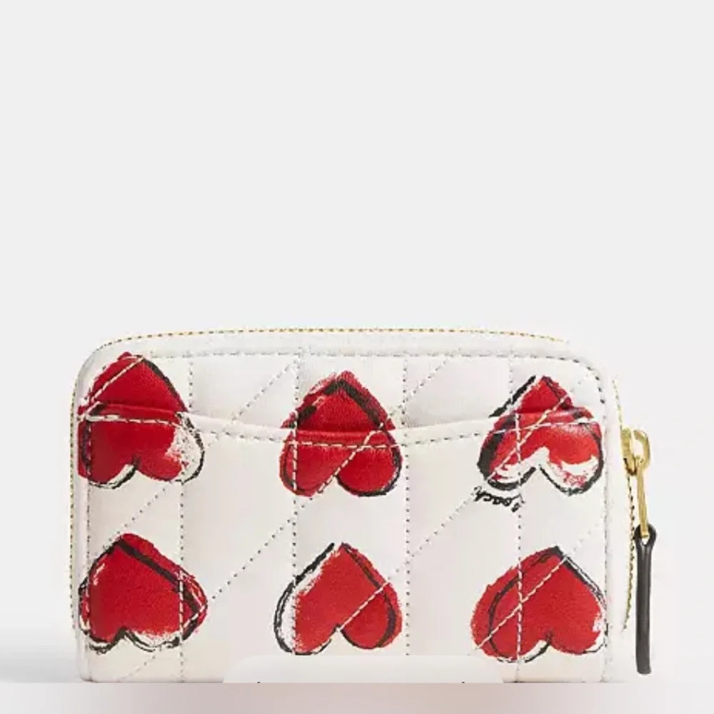 Coach Essential Small Zip Around Card Case Wallet With Quilting And Heart Print